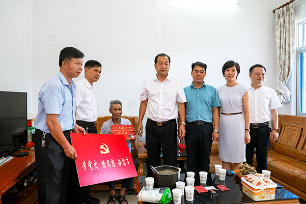 向英雄致敬 开云官方在线注册-开云(中国)联合开展走访慰问抗战老兵活动
