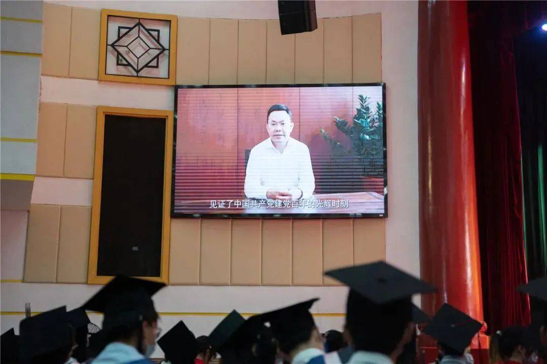 开云官方在线注册-开云(中国)董事长庄重作为厦门大学校友代表在2022届毕业典礼上进行发言 